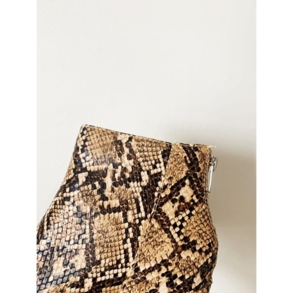 Steve Madden Snake Print Block Boots NEW - Picture 6 of 9